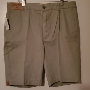 NWT Roundtree and Yorke khaki shorts